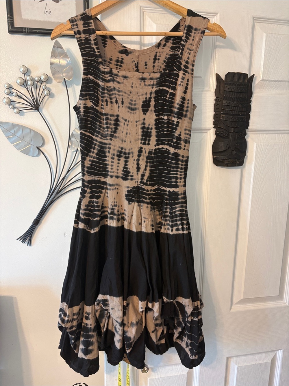 Luna Luz Sleeveless Asymmetrical Tie-Dye Dress in Black and Tan